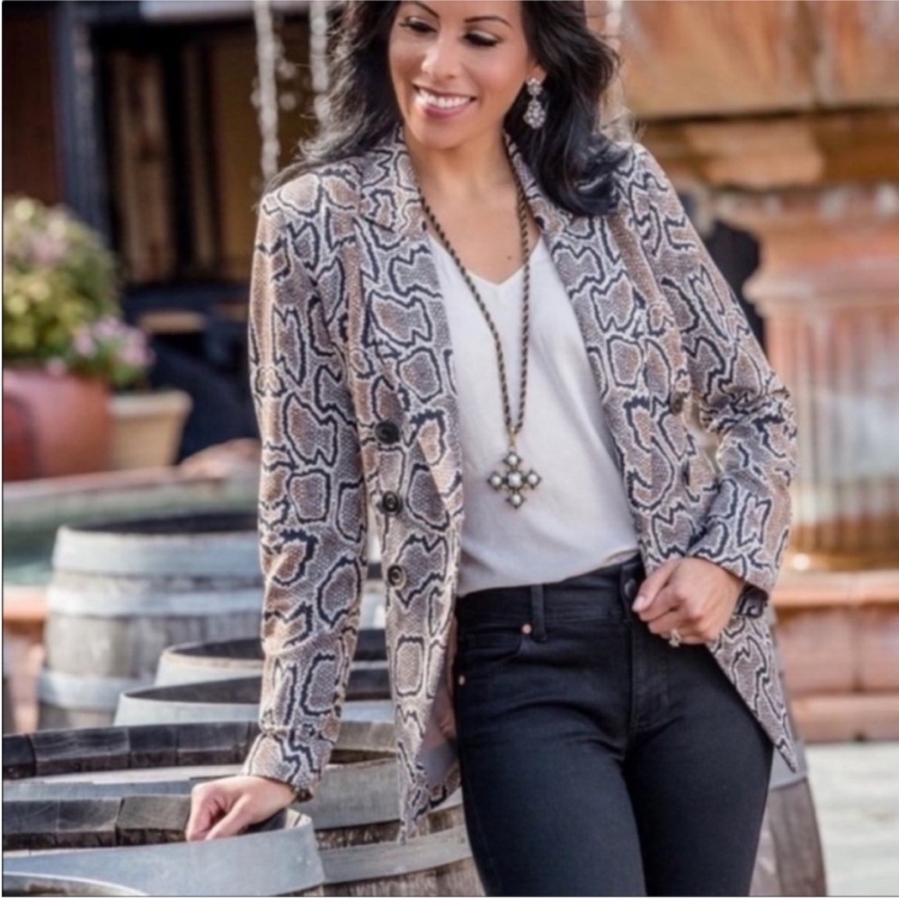 Cabi Python Snake Print Double Breasted Fitted Jacket Blazer Size 8 Workwear